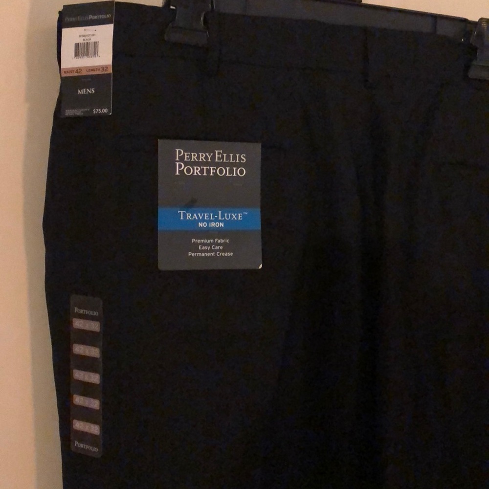 Men’s Perry Ellis black pants